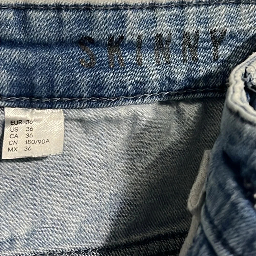 Divided by H&M Mid Rise Moto Skinny Jeans Men’s Size 36 Light Blue Denim - Picture 6 of 6